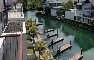 Emerald Bay – 4 Storey Link House Courtyard