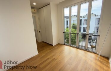 Emerald Bay – 4 Storey Link House Courtyard